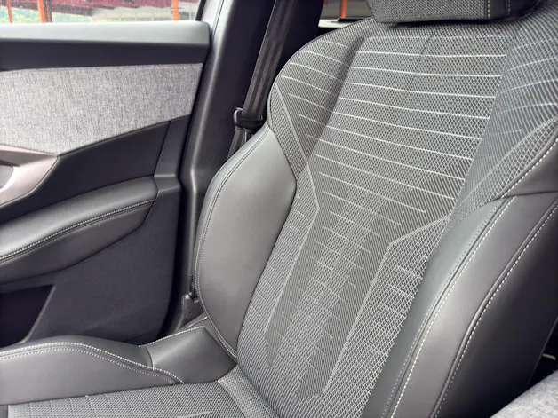 PEUGEOT 5008 1.2 Hybrid e-DCS6 GT 7 Plätzer