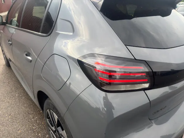 PEUGEOT 208 1.2 Hybrid Allure