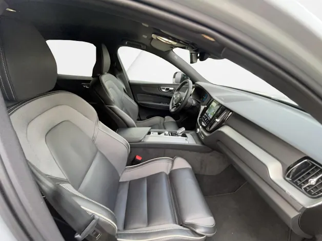 VOLVO XC60 B5 Benzin Mild Hybrid AWD Plus Dark Geartronic