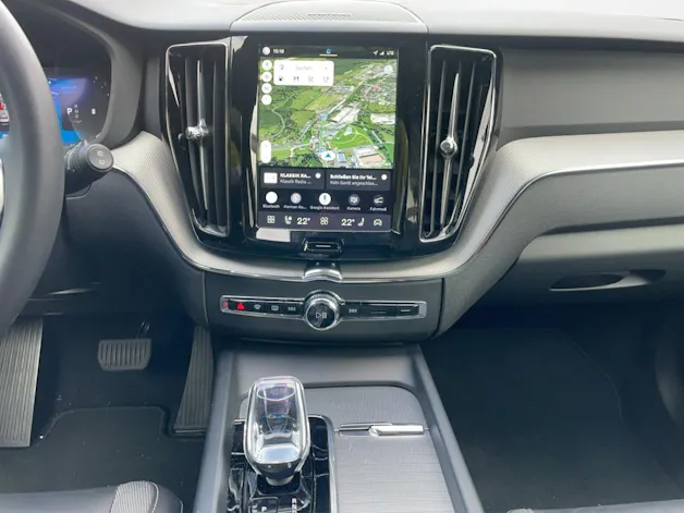 VOLVO XC60 B5 Benzin Mild Hybrid AWD Plus Dark Geartronic