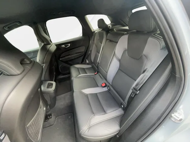 VOLVO XC60 B5 Benzin Mild Hybrid AWD Plus Dark Geartronic