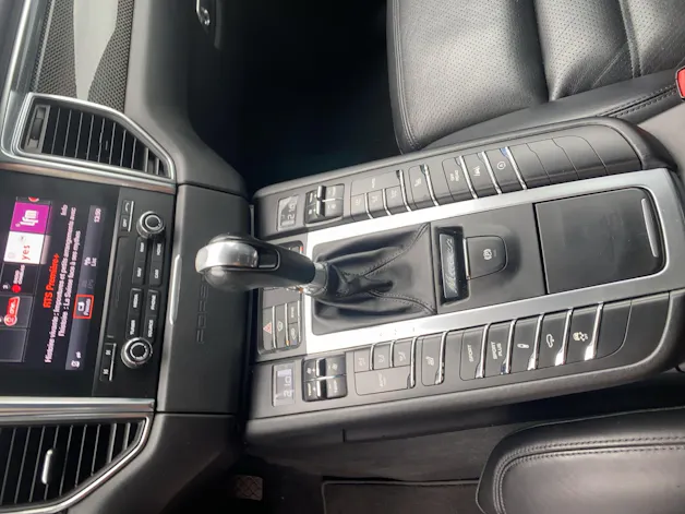 PORSCHE Macan Turbo PDK