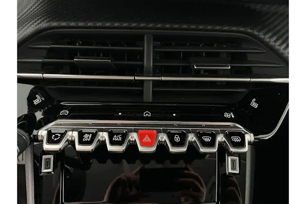 PEUGEOT 208 1.2 Hybrid Allure