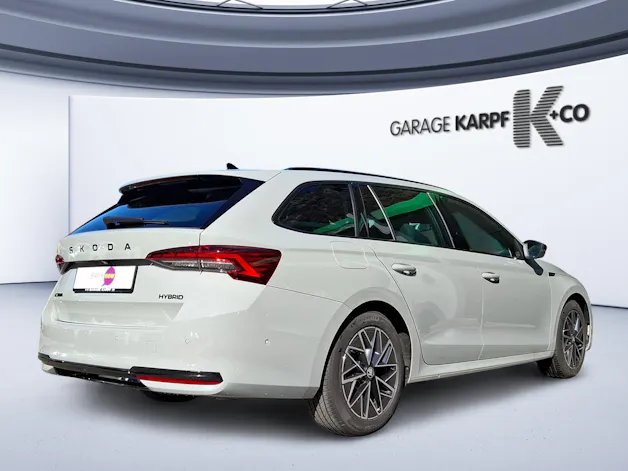 SKODA Octavia Combi 1.5 TSI mHEV DSG Sport Line