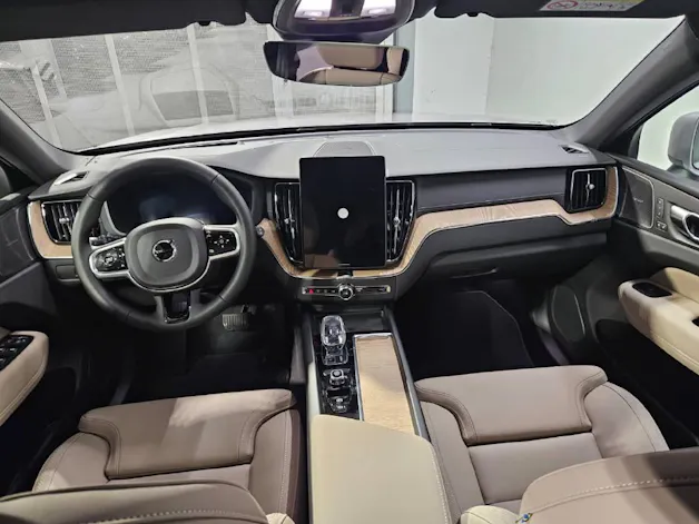 VOLVO XC60 2.0 T6 TE Ultra Bright eAWD