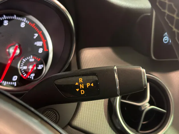MERCEDES-BENZ GLA 200 Night Star 7G-DCT