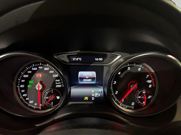 MERCEDES-BENZ GLA 200 Night Star 7G-DCT