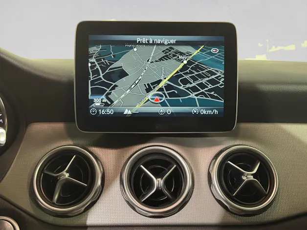 MERCEDES-BENZ GLA 200 Night Star 7G-DCT