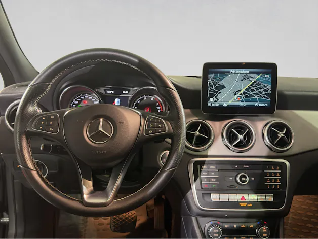 MERCEDES-BENZ GLA 200 Night Star 7G-DCT