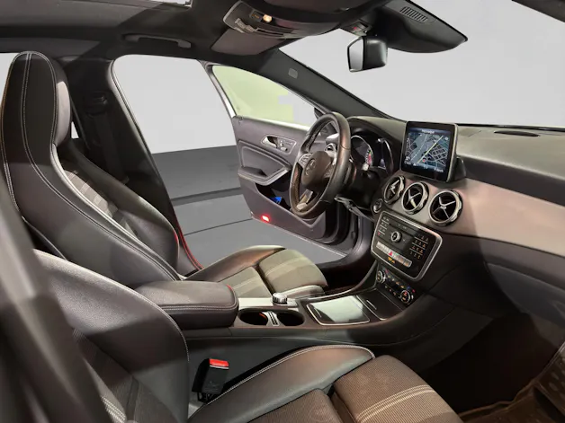 MERCEDES-BENZ GLA 200 Night Star 7G-DCT