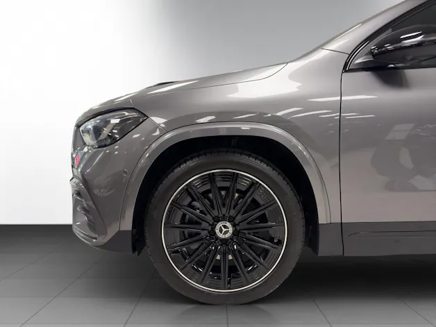 MERCEDES-BENZ GLA 200 Night Star 7G-DCT