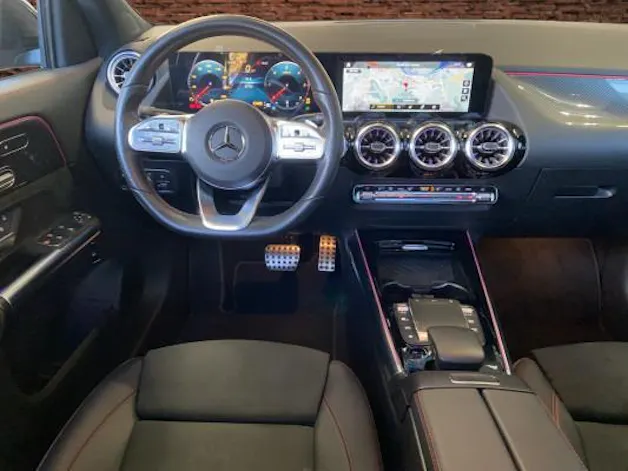 MERCEDES-BENZ GLA 220d AMG Line 4Matic