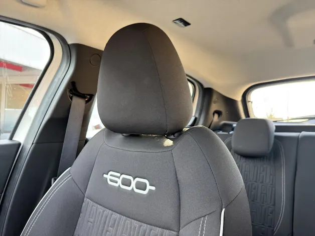 FIAT 600 1.2 Hybrid 145 Cult