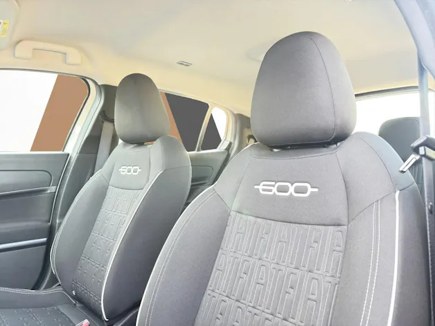 FIAT 600 1.2 Hybrid 145 Cult