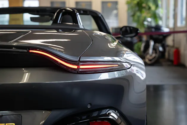 ASTON MARTIN V8 Vantage 4.0 Roadster