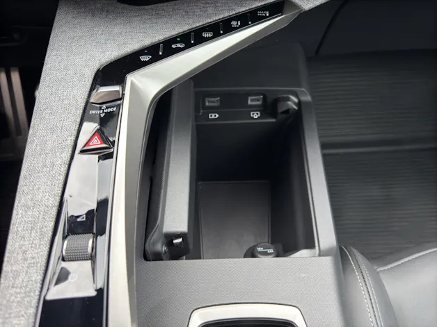 PEUGEOT 5008 1.2 Hybrid e-DCS6 GT 7 Plätzer