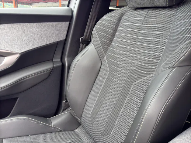 PEUGEOT 5008 1.2 Hybrid e-DCS6 GT 7 Plätzer