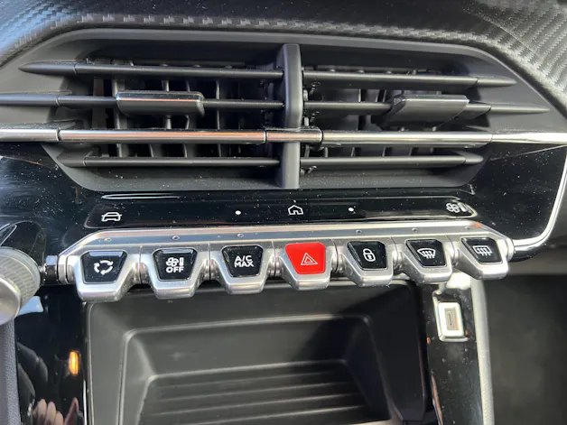 PEUGEOT 2008 1.2 Hybrid 145 Style