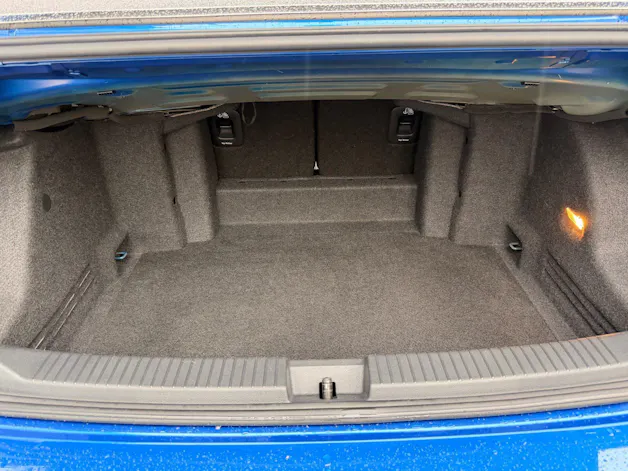 VW T-Roc R-LINE ***IQ DRIVE PAKET & ANHÄNGERKUPLUNG***