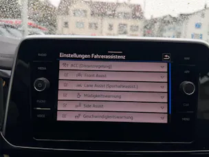 VW T-Roc R-LINE ***IQ DRIVE PAKET & ANHÄNGERKUPLUNG***