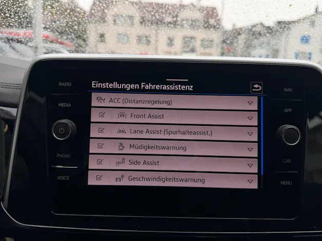 VW T-Roc R-LINE ***IQ DRIVE PAKET & ANHÄNGERKUPLUNG***