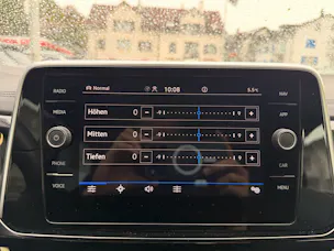 VW T-Roc R-LINE ***IQ DRIVE PAKET & ANHÄNGERKUPLUNG***