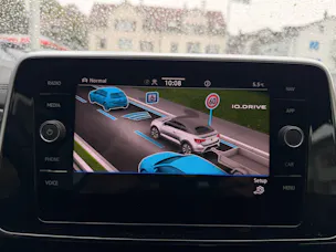 VW T-Roc R-LINE ***IQ DRIVE PAKET & ANHÄNGERKUPLUNG***