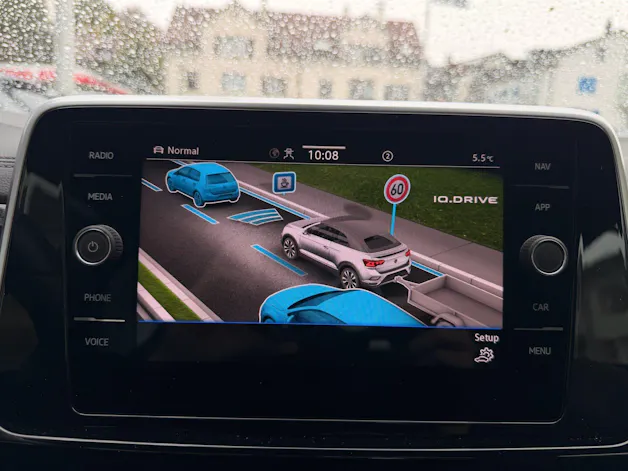 VW T-Roc R-LINE ***IQ DRIVE PAKET & ANHÄNGERKUPLUNG***
