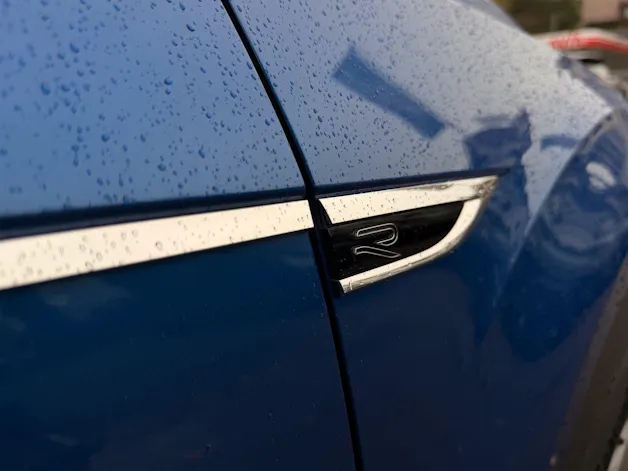 VW T-Roc R-LINE ***IQ DRIVE PAKET & ANHÄNGERKUPLUNG***