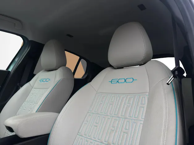FIAT 600 1.2 Hybrid La Prima