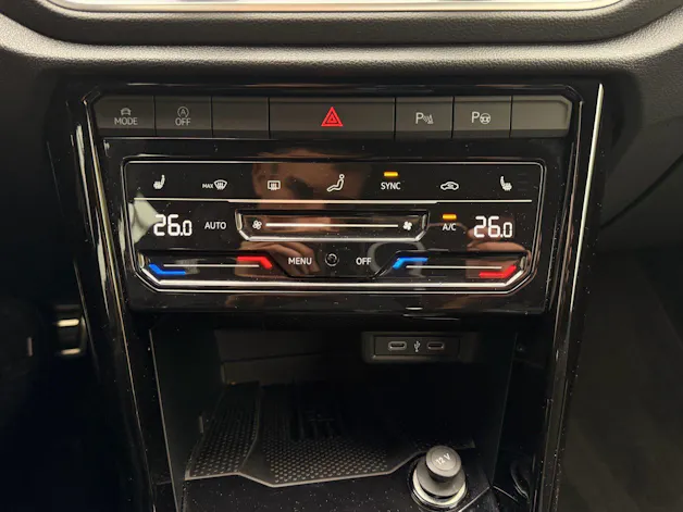 VW T-Roc R-LINE ***IQ DRIVE PAKET & ANHÄNGERKUPLUNG***