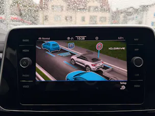 VW T-Roc R-LINE ***IQ DRIVE PAKET & ANHÄNGERKUPLUNG***