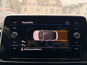 VW T-Roc R-LINE ***IQ DRIVE PAKET & ANHÄNGERKUPLUNG***