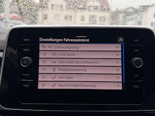 VW T-Roc R-LINE ***IQ DRIVE PAKET & ANHÄNGERKUPLUNG***