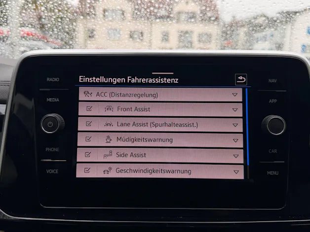 VW T-Roc R-LINE ***IQ DRIVE PAKET & ANHÄNGERKUPLUNG***