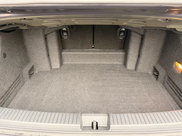 VW T-Roc R-LINE ***IQ DRIVE PAKET & ANHÄNGERKUPLUNG***