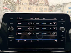 VW T-Roc R-LINE ***IQ DRIVE PAKET & ANHÄNGERKUPLUNG***