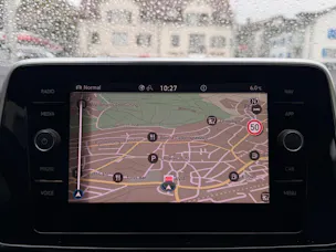 VW T-Roc R-LINE ***IQ DRIVE PAKET & ANHÄNGERKUPLUNG***