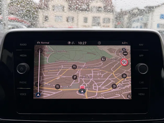 VW T-Roc R-LINE ***IQ DRIVE PAKET & ANHÄNGERKUPLUNG***