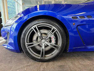 MASERATI GranCabrio MC Centennial Edition | CH Fahrzeug | Leder Weiss | CARBON | 100. Geburtstags von Maserati | LIMITIERT |