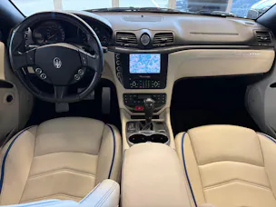MASERATI GranCabrio MC Centennial Edition | CH Fahrzeug | Leder Weiss | CARBON | 100. Geburtstags von Maserati | LIMITIERT |