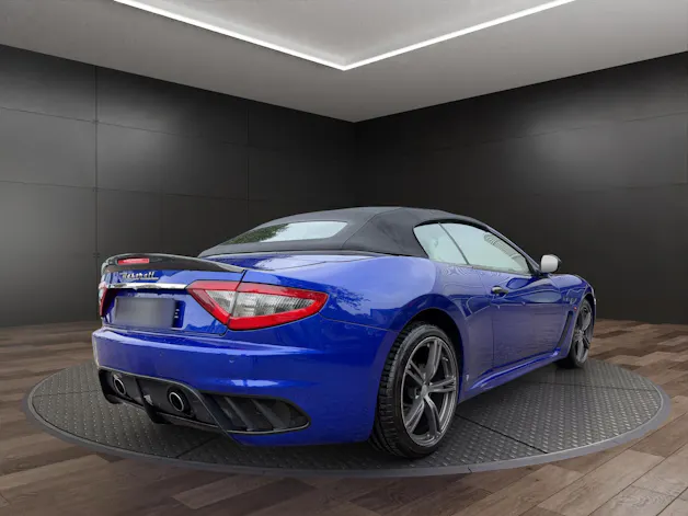 MASERATI GranCabrio MC Centennial Edition | CH Fahrzeug | Leder Weiss | CARBON | 100. Geburtstags von Maserati | LIMITIERT |