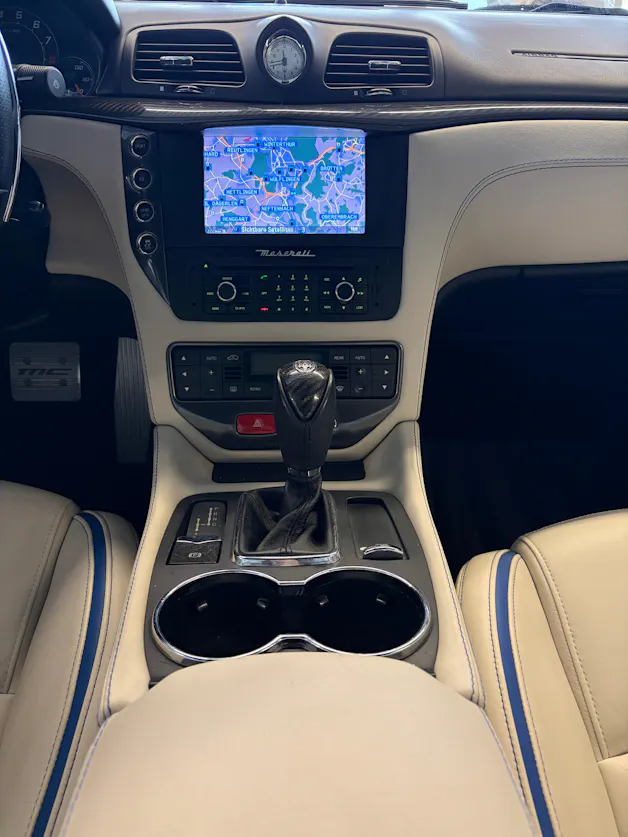 MASERATI GranCabrio MC Centennial Edition | CH Fahrzeug | Leder Weiss | CARBON | 100. Geburtstags von Maserati | LIMITIERT |
