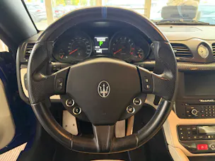 MASERATI GranCabrio MC Centennial Edition | CH Fahrzeug | Leder Weiss | CARBON | 100. Geburtstags von Maserati | LIMITIERT |