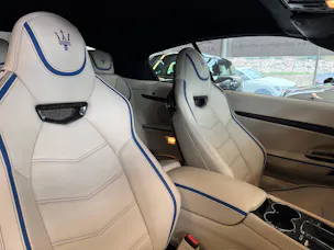 MASERATI GranCabrio MC Centennial Edition | CH Fahrzeug | Leder Weiss | CARBON | 100. Geburtstags von Maserati | LIMITIERT |