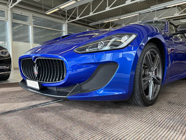 MASERATI GranCabrio MC Centennial Edition | CH Fahrzeug | Leder Weiss | CARBON | 100. Geburtstags von Maserati | LIMITIERT |