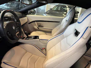 MASERATI GranCabrio MC Centennial Edition | CH Fahrzeug | Leder Weiss | CARBON | 100. Geburtstags von Maserati | LIMITIERT |