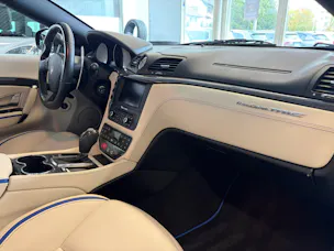 MASERATI GranCabrio MC Centennial Edition | CH Fahrzeug | Leder Weiss | CARBON | 100. Geburtstags von Maserati | LIMITIERT |