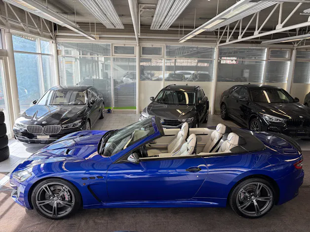 MASERATI GranCabrio MC Centennial Edition | CH Fahrzeug | Leder Weiss | CARBON | 100. Geburtstags von Maserati | LIMITIERT |