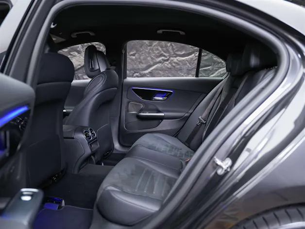 MERCEDES-BENZ C 300 AMG Line *Werksgarantie*20" Felgen*Ambientebeleuchtung*